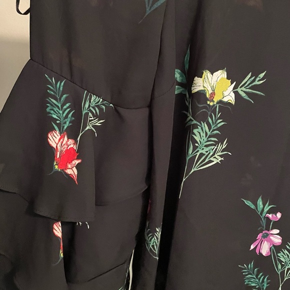 Vince Camino ruffle sleeve top - Picture 2 of 5